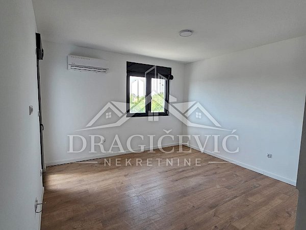 Borča novogradnja stan 42m2 + parking mesto