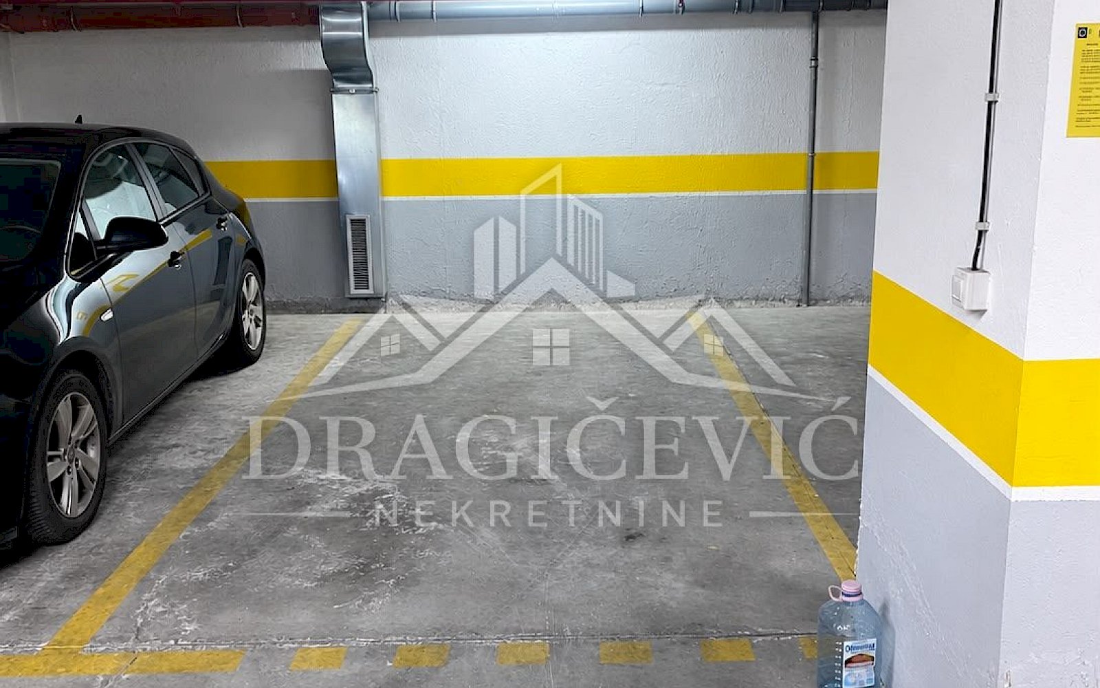 Zvezdara garažno mesto 13m2