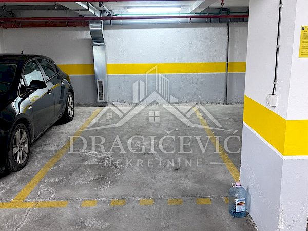 Zvezdara garažno mesto 13m2