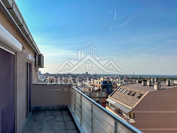 Penthouse dupleks sa garažom kod Šeste beogradske gimnazije