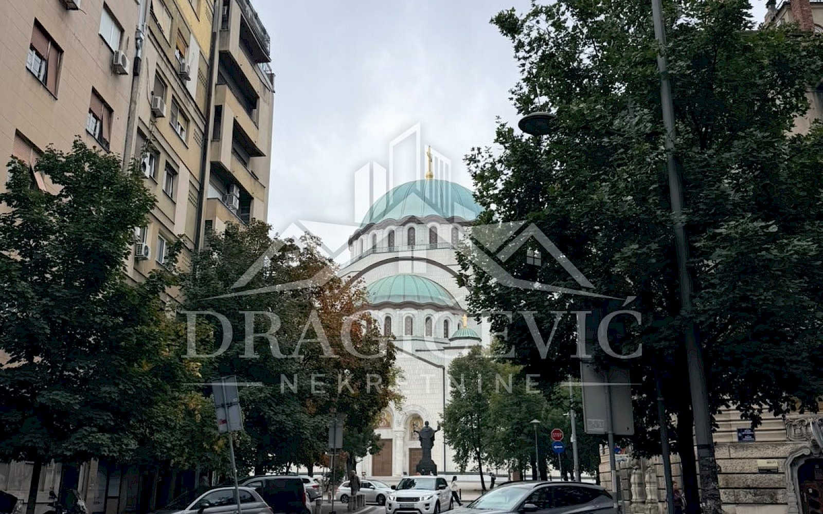 Četvorosoban stan kod Hrama Svetog Save 125m2 sa pripadajućim parking mestom