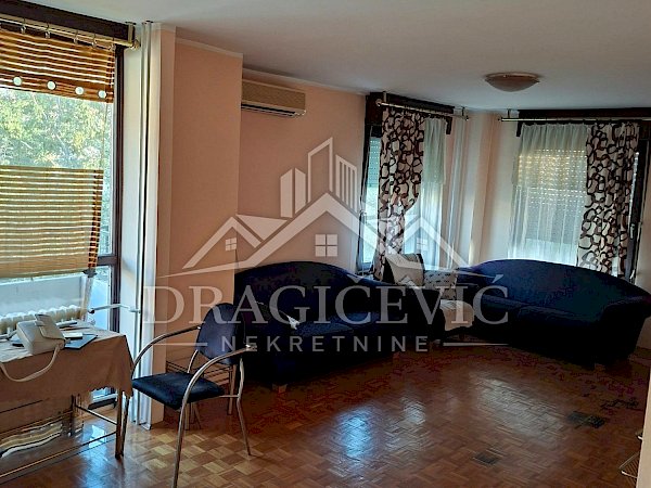 Trosoban stan na Novom Beogradu 69m2