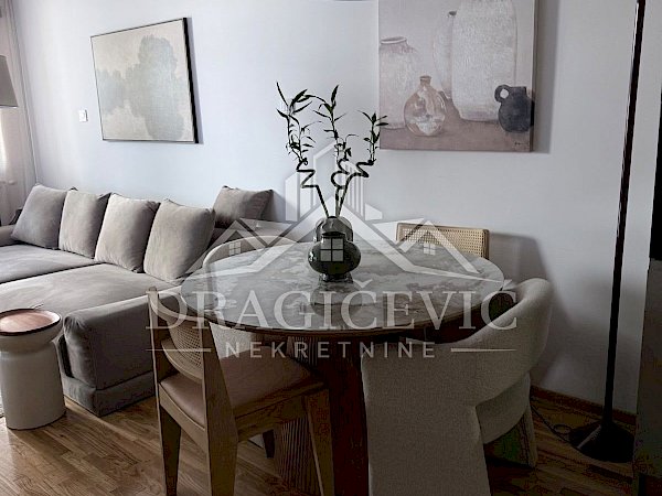 Dvosoban stan na Vračaru 57m2
