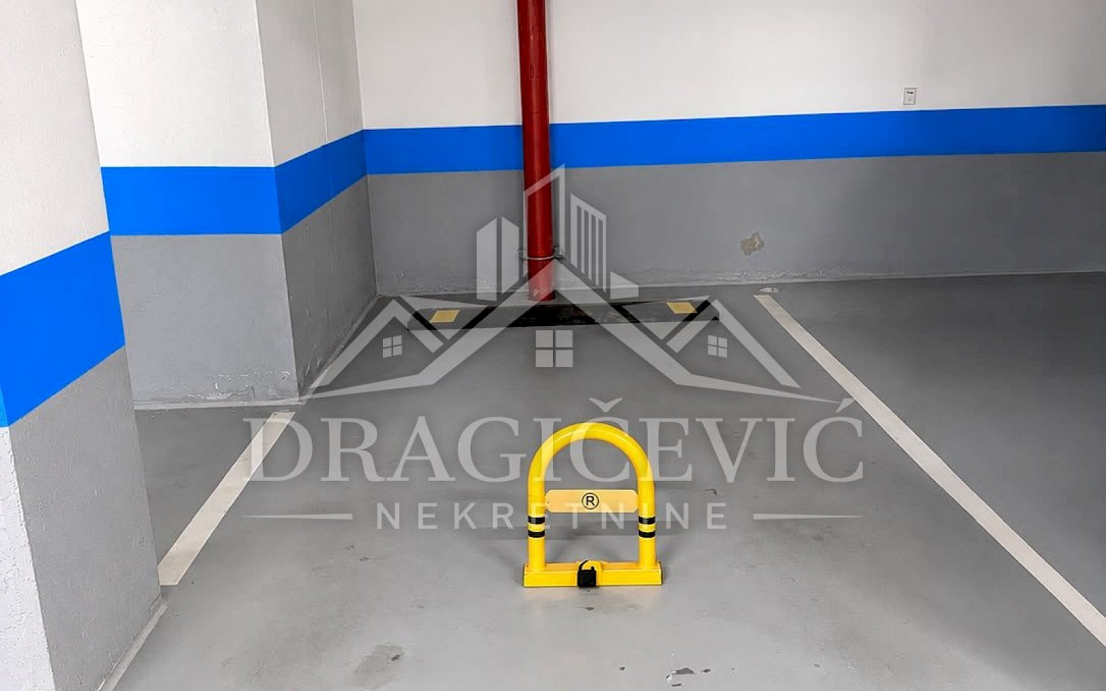 Garažno mesto 12m2 dostupno odmah