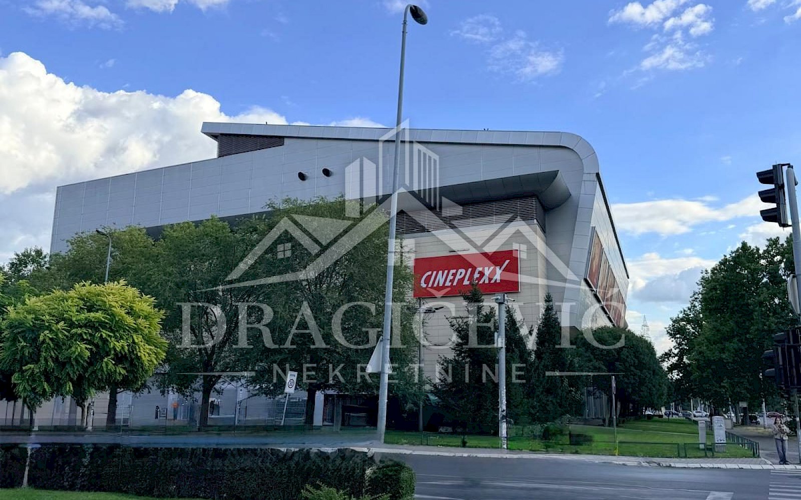 Četvorosoban stan preko puta Ruske škole i Delta city-ja