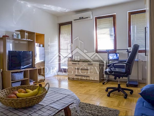 Dvosoban stan Borča 51m2
