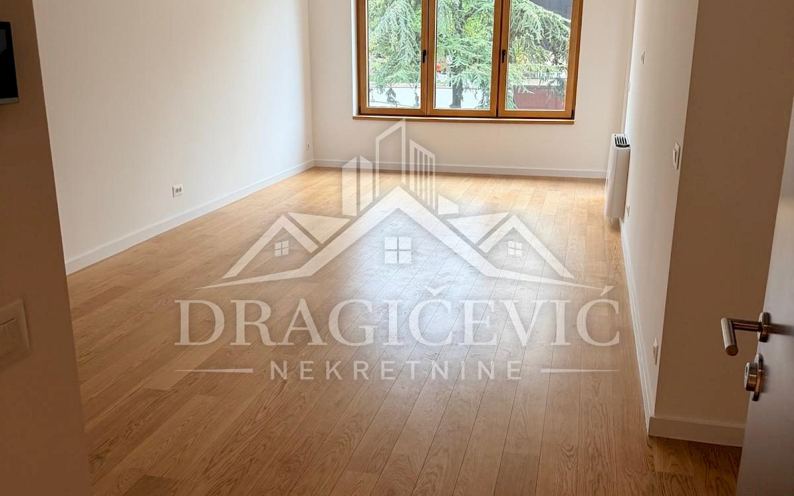 Kancelarijski prostor 56m2 + garažno mesto