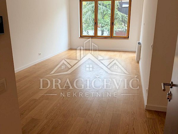 Kancelarijski prostor 56m2 + garažno mesto
