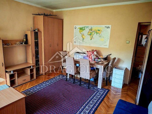 Uknjižen stan 41m2 Karaburma