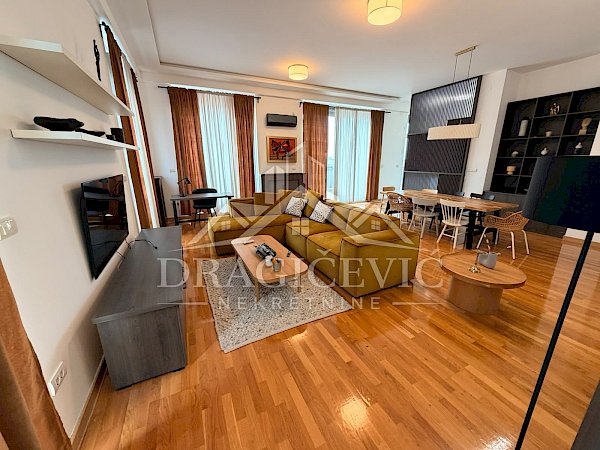 Penthouse četvorosoban stan 193m2