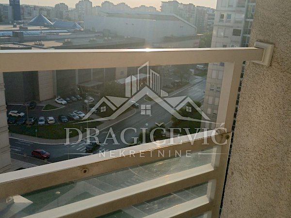 Garsonjera kod Delta City