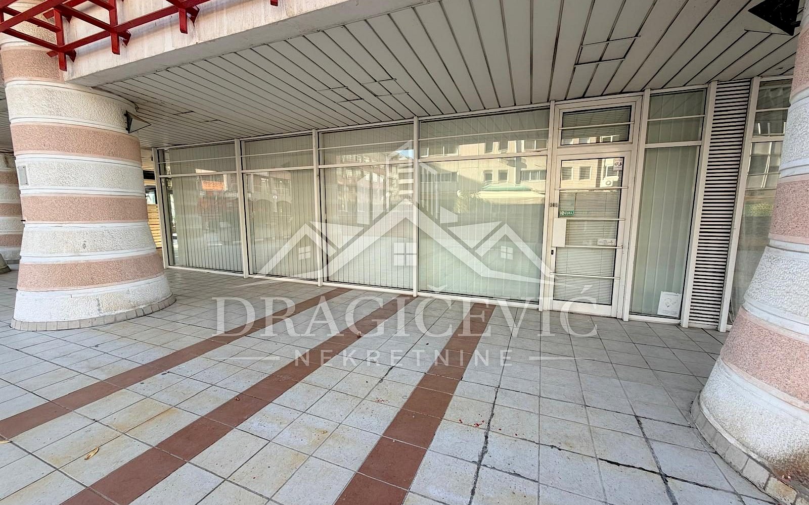 Lokal 30,86m2 u YUBC sa baštom 98,24m2
