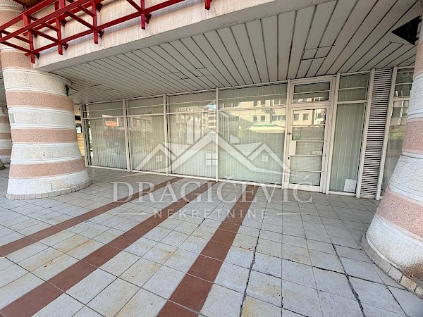 Lokal 30,86m2 u YUBC sa baštom 98,24m2