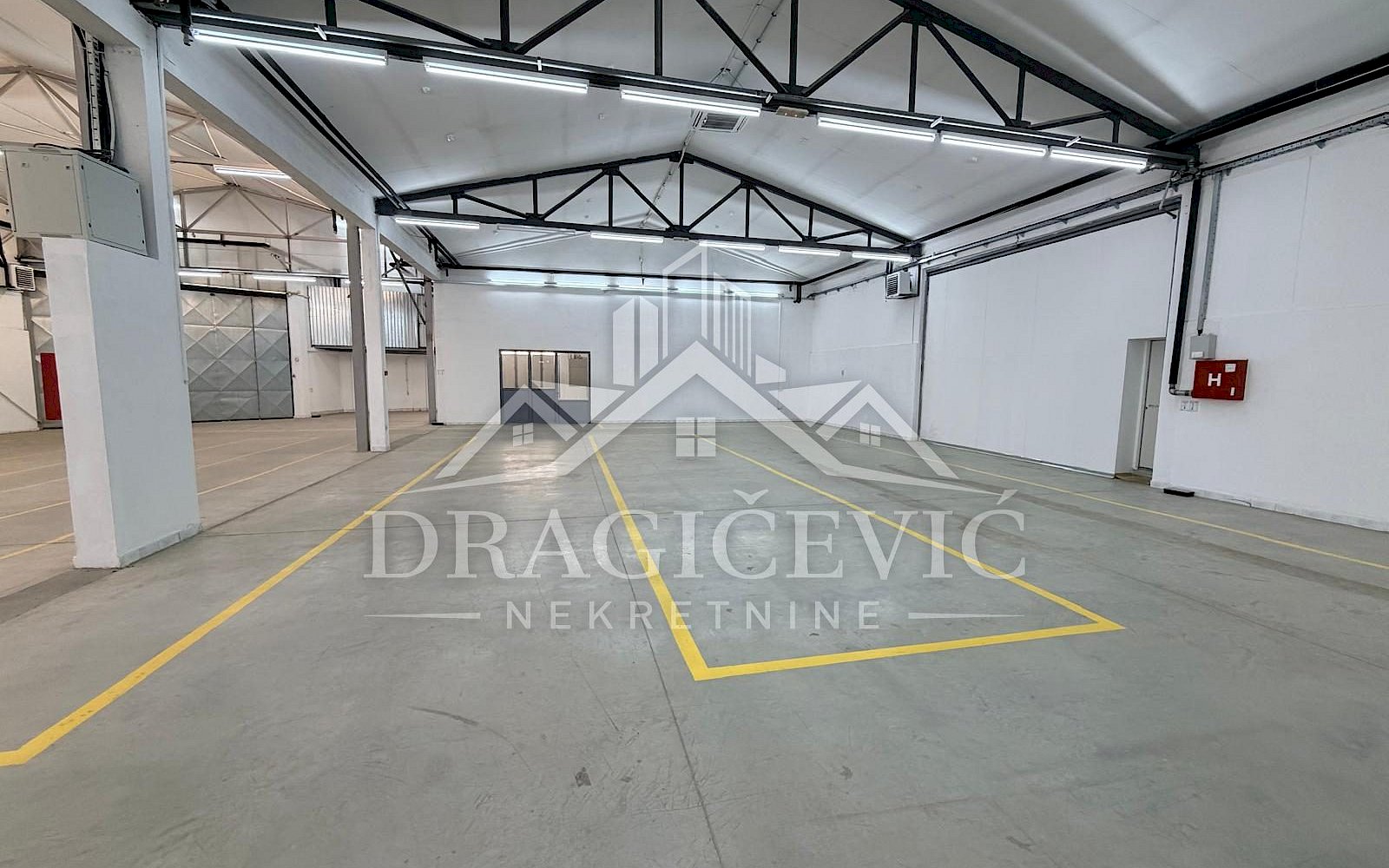 Hala za izdavanje 2000m2 sa dozvolama za proizvodnju i skladištenje lekova