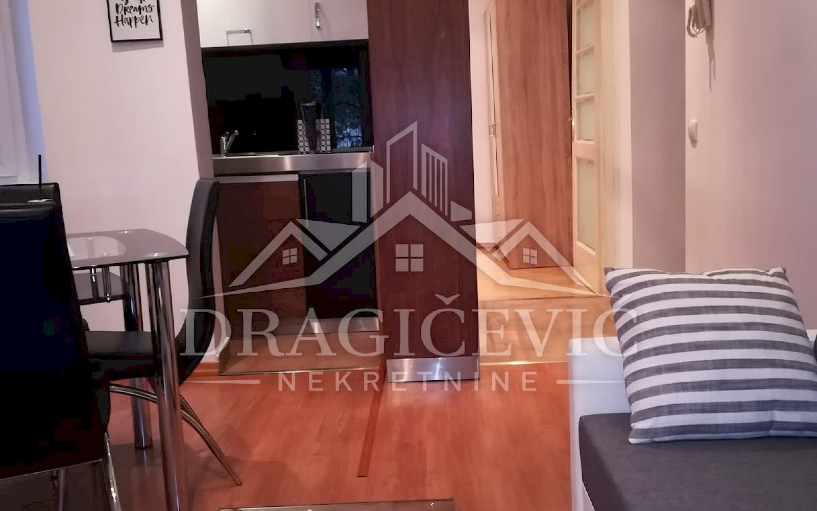 Stan kod Vukovog spomenika 49m2